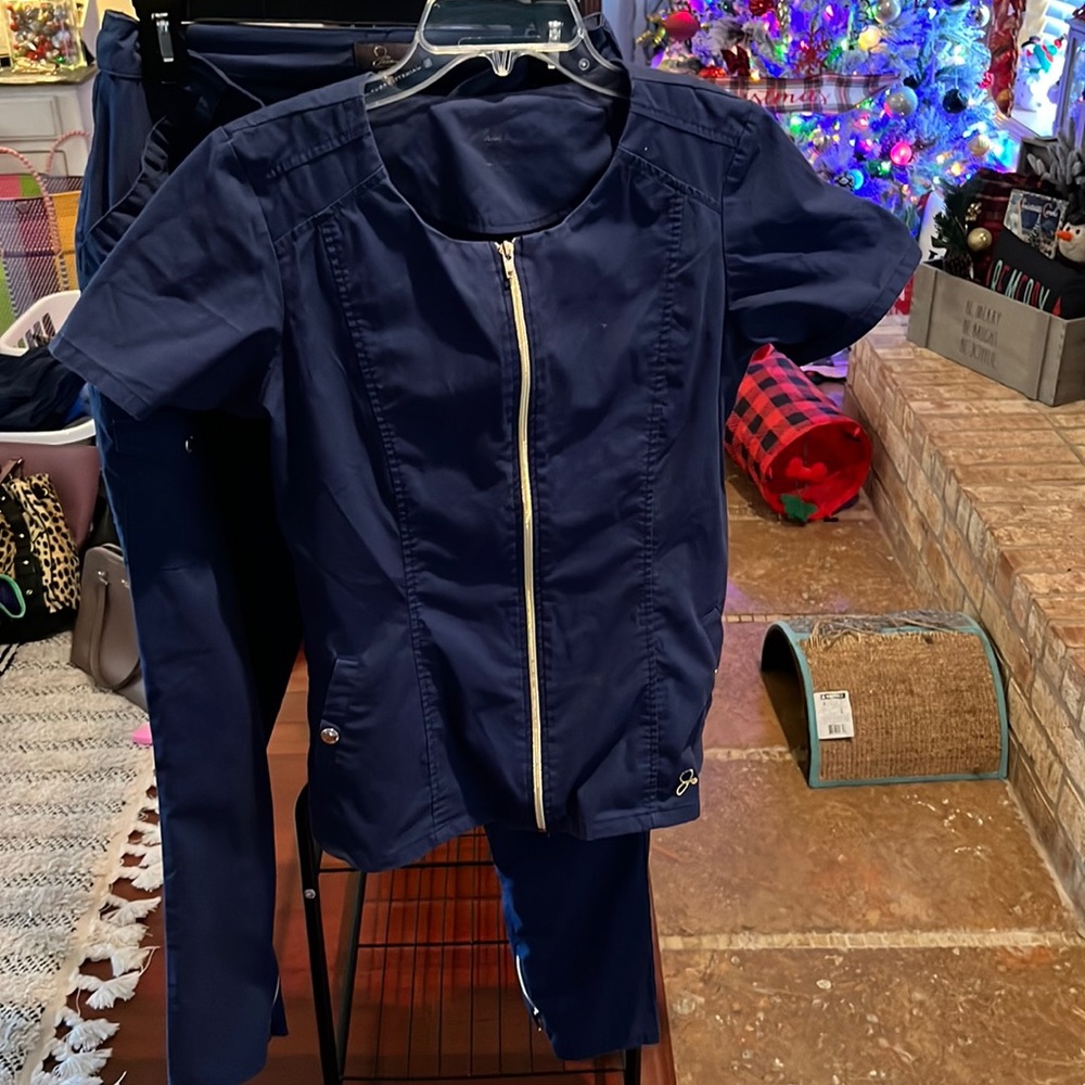 Jaanuu scrubs